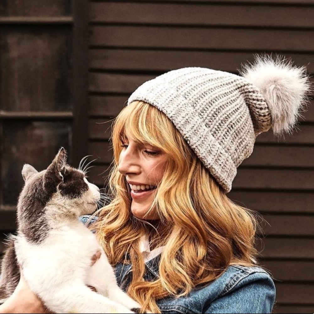 🌿 Jules Kae Pom Beanie in Light Grey (One Size)